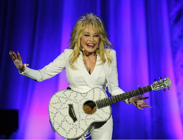 Dolly Parton sa nechystá do dôchodku. Neviem, čo to slovo znamená, tvrdí
