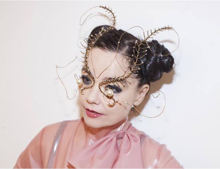 Björk obvinila známeho režiséra zo sexuálneho obťažovania