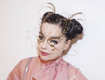 Björk obvinila známeho režiséra zo sexuálneho obťažovania Björk obvinila známeho režiséra zo sexuálneho obťažovania