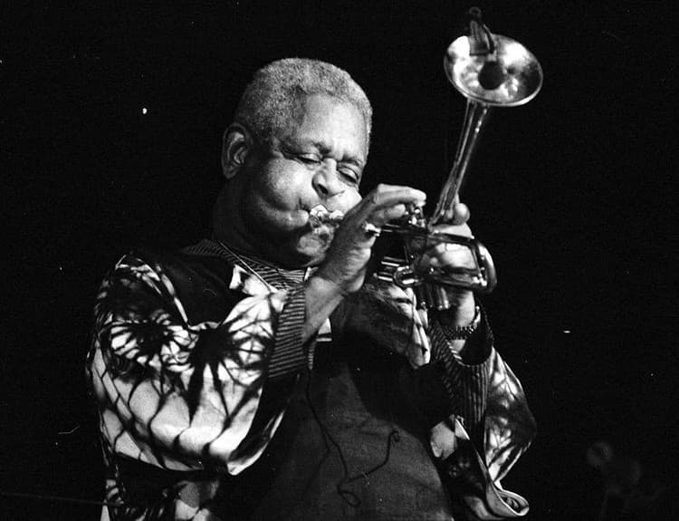 Pred 100 rokmi sa narodil famózny trubkár a jazzový ambasádor Dizzy Gillespie
