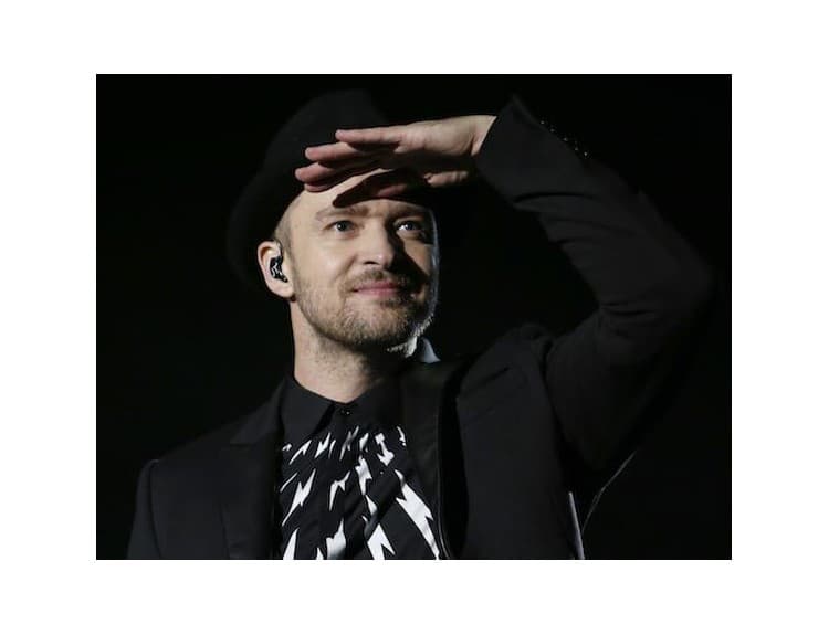 Justin Timberlake vystúpi počas polčasovej prestávky Super Bowlu