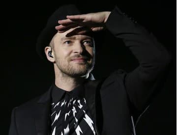Justin Timberlake vystúpi počas polčasovej prestávky Super Bowlu