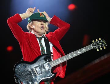 Zomrel George Young, starší brat a mentor Angusa a Malcolma z AC/DC Zomrel George Young, starší brat a mentor Angusa a Malcolma z AC/DC