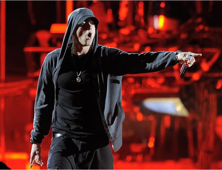 Eminem daruje odškodné od Novozélandskej národnej strany obetiam hurikánov