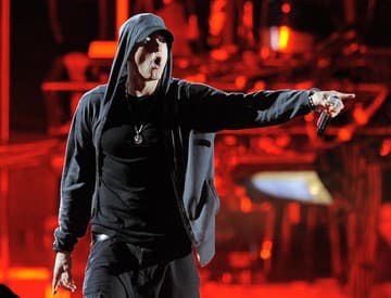Eminem daruje odškodné od Novozélandskej národnej strany obetiam hurikánov