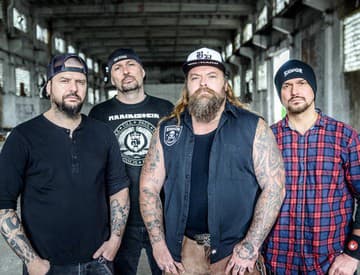 Škwor vydáva nový album Uzavřenej kruh a chystá sa na oslavy 20. výročia Škwor vydáva nový album Uzavřenej kruh a chystá sa na oslavy 20. výročia
