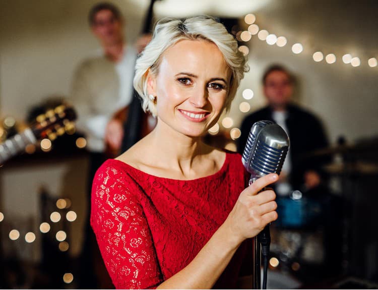 Speváčka Janais predstaví svoj vianočný repertoár na slovenskom turné