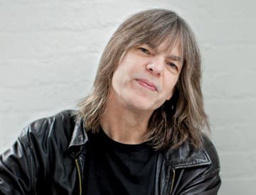 Z nemocnice na pódiá: zotavený Mike Stern sa už v nedeľu vráti do Bratislavy Z nemocnice na pódiá: zotavený Mike Stern sa už v nedeľu vráti do Bratislavy