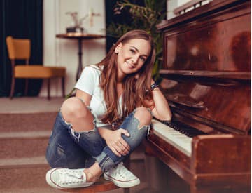 Nový slovenský objav: Slávka Tkáčová predstavuje prvý videosingel Stále viac Nový slovenský objav: Slávka Tkáčová predstavuje prvý videosingel Stále viac