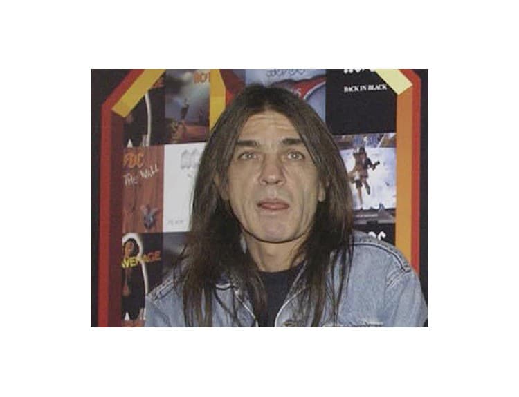 Zomrel bývalý gitarista a spoluzakladateľ AC/DC Malcolm Young
