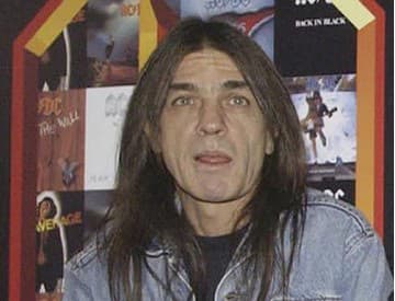 Zomrel bývalý gitarista a spoluzakladateľ AC/DC Malcolm Young Zomrel bývalý gitarista a spoluzakladateľ AC/DC Malcolm Young