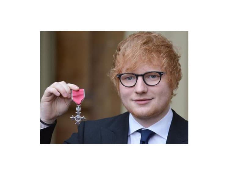 Ed Sheeran sa stal nositeľom Radu britského impéria MBE