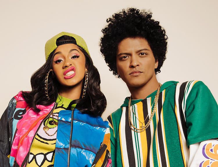 Bruno Mars má singel s bývalou striptérkou. Klip vám pripomenie 90. roky