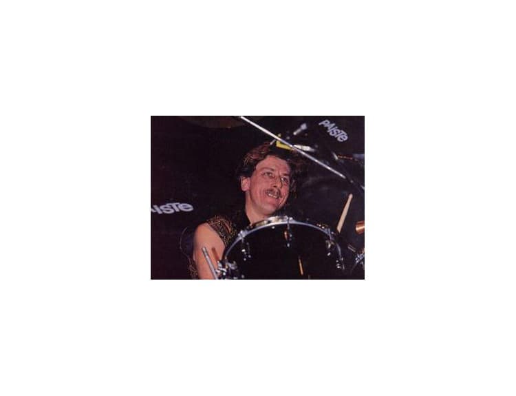 Zomrel niekdajší bubeník Judas Priest Dave Holland