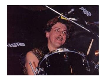 Zomrel niekdajší bubeník Judas Priest Dave Holland Zomrel niekdajší bubeník Judas Priest Dave Holland