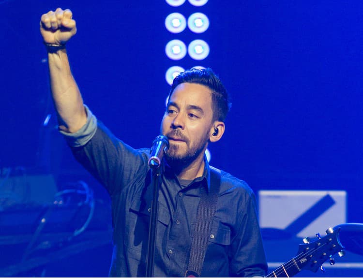 Mike Shinoda z Linkin Park vydáva sólové EP. Vyrovnáva sa so smrťou kolegu