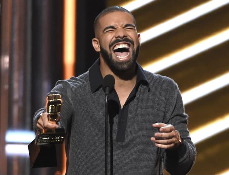 Drake sa stal najúspešnejším raperom v Top 10 rebríčka Billboard Hot 100