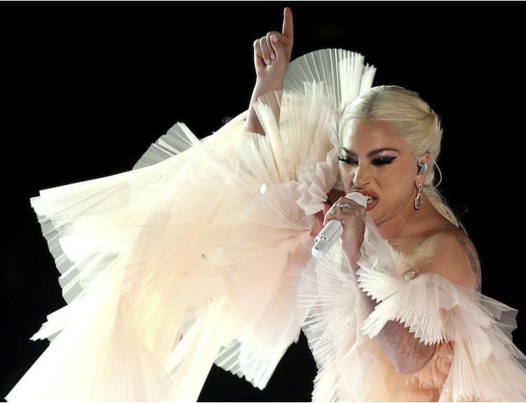 Lady Gaga zrušila európske turné
