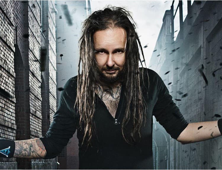 Spevák Jonathan Davis z kapely Korn vydá sólový album Black Labyrinth