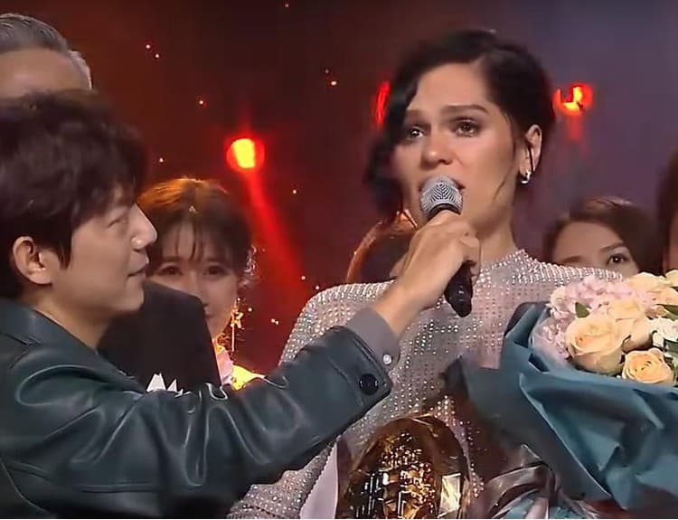 VIDEO: Jessie J dobyla Čínu. Pozvali ju do speváckej šou a ona ju vyhrala