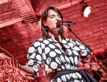 Jana Kirschner nepotrebuje davy, aj v malom vie priniesť veľké zážitky Jana Kirschner nepotrebuje davy, aj v malom vie priniesť veľké zážitky