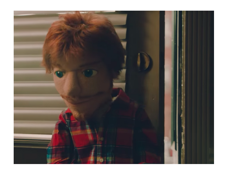 V novom klipe k singlu Happier sa Ed Sheeran opäť vrátil v podobe bábky