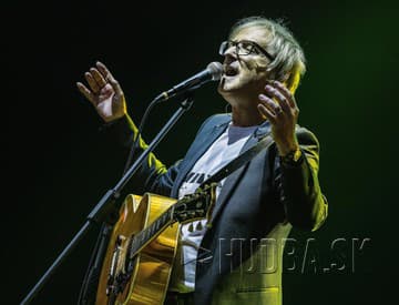 Miro Žbirka prekvapil rockovejším zvukom. Vypočujte si nový singel Dievča