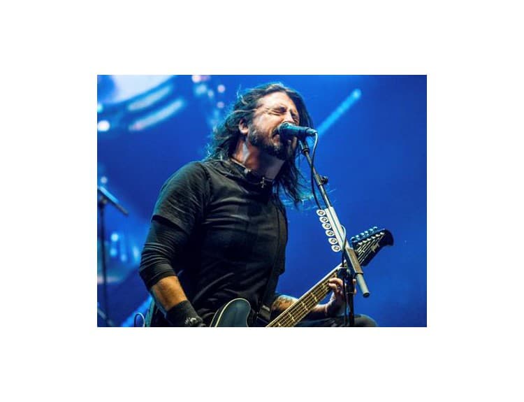 Dave Grohl v úzkych: Fanúšik Foo Fighters, malý bubeník, nechcel odísť z pódia 