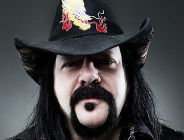 Zomrel bubeník skupiny Pantera Vinnie Paul Zomrel bubeník skupiny Pantera Vinnie Paul
