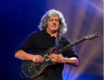 Zásadná osobnosť domácej scény gitarista Fero Griglák oslavuje 65 rokov Zásadná osobnosť domácej scény gitarista Fero Griglák oslavuje 65 rokov