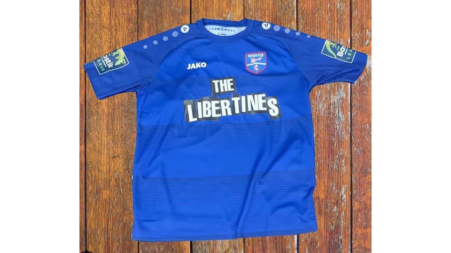 The Libertines sponzorujú dresy futbalového klubu