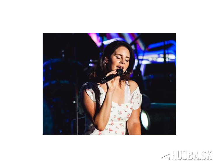 Lana Del Rey koncert v Izraeli nezruší. Hudba má podľa nej spájať