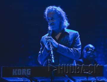 Zomrel Conway Savage, dlhoročný klávesák kapely Nick Cave and the Bad Seeds