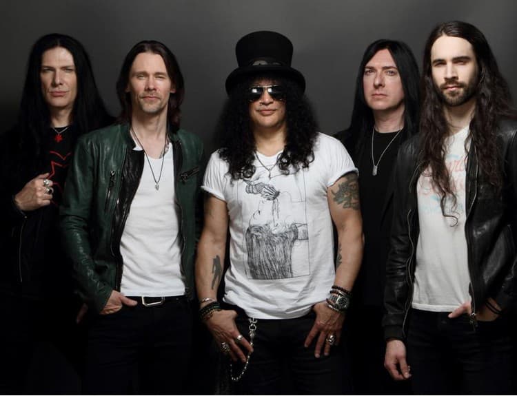 Gitarista Guns N' Roses Slash vydáva novinku Living The Dream