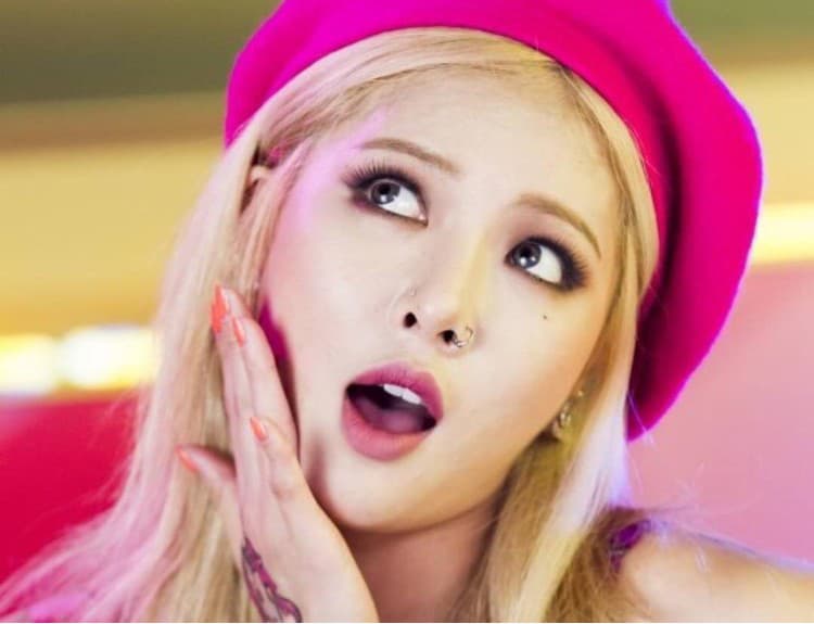 Hviezda K-popu HyunA porušila zákaz mať frajera, vydavateľstvo ju vyhodilo