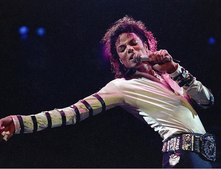  Najlepšie zarábajúcimi zosnulými celebritami sú Michael Jackson a Elvis Presley