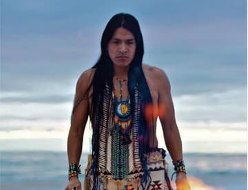 Leo Rojas prinesie na Slovensko tradičnú hudbu juhoamerických indiánov Leo Rojas prinesie na Slovensko tradičnú hudbu juhoamerických indiánov