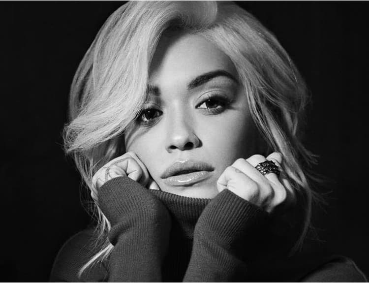 Rita Ora v akustickej polohe dokazuje, že ju ako speváčku netreba podceňovať