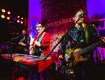 Dievča si pri operácii mozgu spievalo pesničku od Weezer. Pozvali ju na koncert Dievča si pri operácii mozgu spievalo pesničku od Weezer. Pozvali ju na koncert