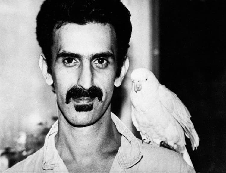Pred 25 rokmi zomrel Frank Zappa, jeden z najvýznamnejších umelcov rockovej éry