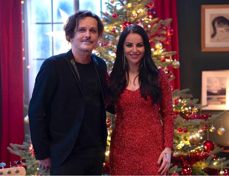 Chinaski s Katarínou Knechtovou naspievali svoju prvú vianočnú pieseň
