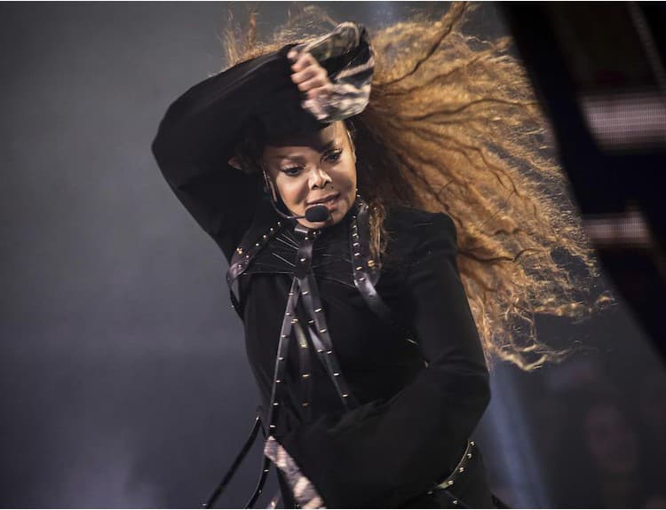 Speváčku Janet Jackson zažaloval bývalý manažér jej turné