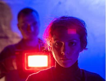 Zasnená a naliehavá Gladia Moony prináša v debute hravý synth-pop Zasnená a naliehavá Gladia Moony prináša v debute hravý synth-pop