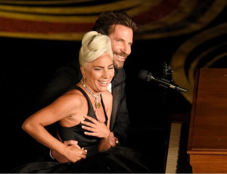 Pozrite si vystúpenia Lady Gaga s Bradleym Cooperom a Queen na Oscaroch