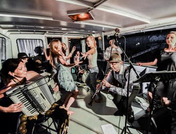 Preßburger Klezmer Band predstaví svoju prvú LP platňu vo V-Klube Preßburger Klezmer Band predstaví svoju prvú LP platňu vo V-Klube
