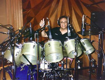 Zomrel bubeník Hal Blaine, ktorý nahrával so Sinatrom i Elvisom Zomrel bubeník Hal Blaine, ktorý nahrával so Sinatrom i Elvisom