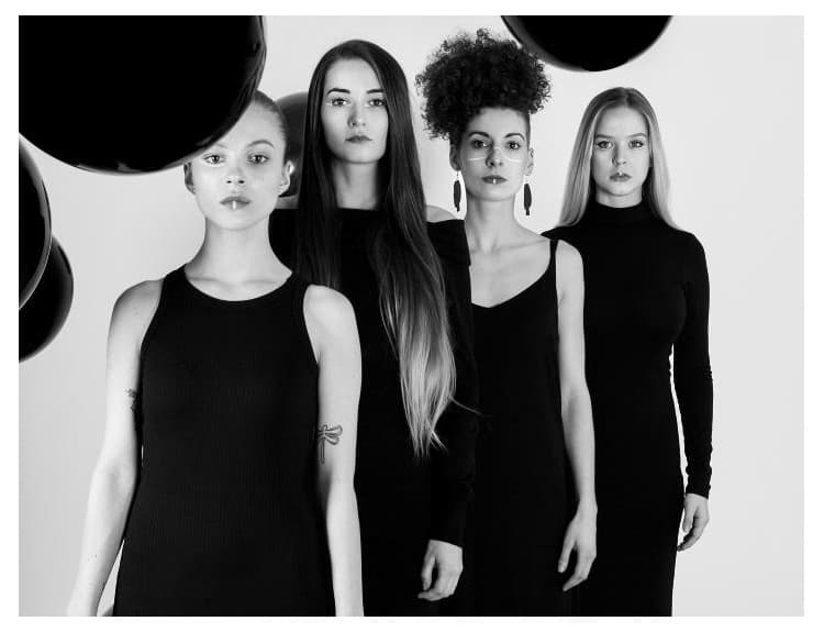 Girls From The Moon: Pozrite si debut výlučne ženskej kapely z východu