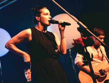 Jana Kirschner sa po roku vráti do Smoleníc. Tentokrát aj s kapelou Para Jana Kirschner sa po roku vráti do Smoleníc. Tentokrát aj s kapelou Para