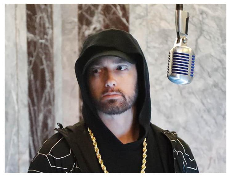 Eminem oslavuje abstinenciu. Raper je triezvy už jedenásť rokov
