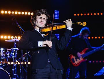 Filip Jančík na Bratislavskom hrade zahrá trikrát. Pridáva špeciálny nočný koncert Filip Jančík na Bratislavskom hrade zahrá trikrát. Pridáva špeciálny nočný koncert